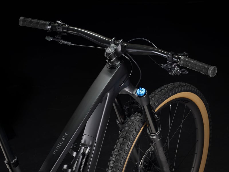 Trek Fuel EX 9.8 XT Gen 6 t&auml;ysjoustomaastopy&ouml;r&auml;