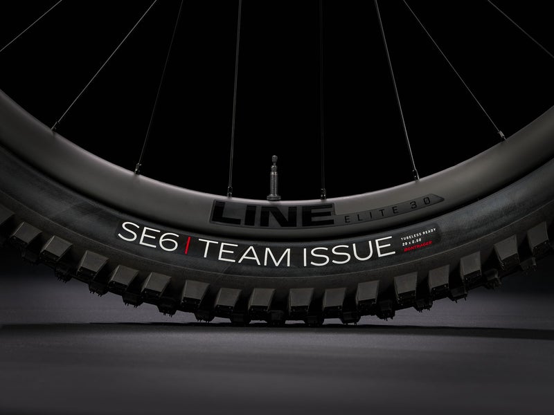 Trek Slash 9.8 XT Gen 6 t&auml;ysjousto maastopy&ouml;r&auml;